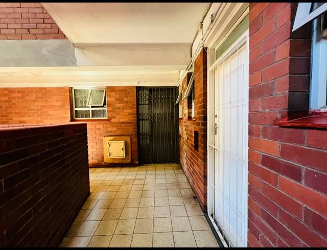 1.5 BEDROOM APARTMENT FOR SALE IN POINT WATERFRONT